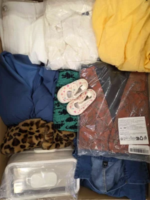The photo shows a package with clothing in the category BSN.