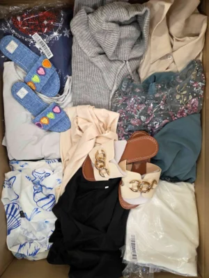 The photo shows a package with clothing in the category BSN.