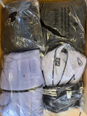 The photo shows a package with clothing in the category C.