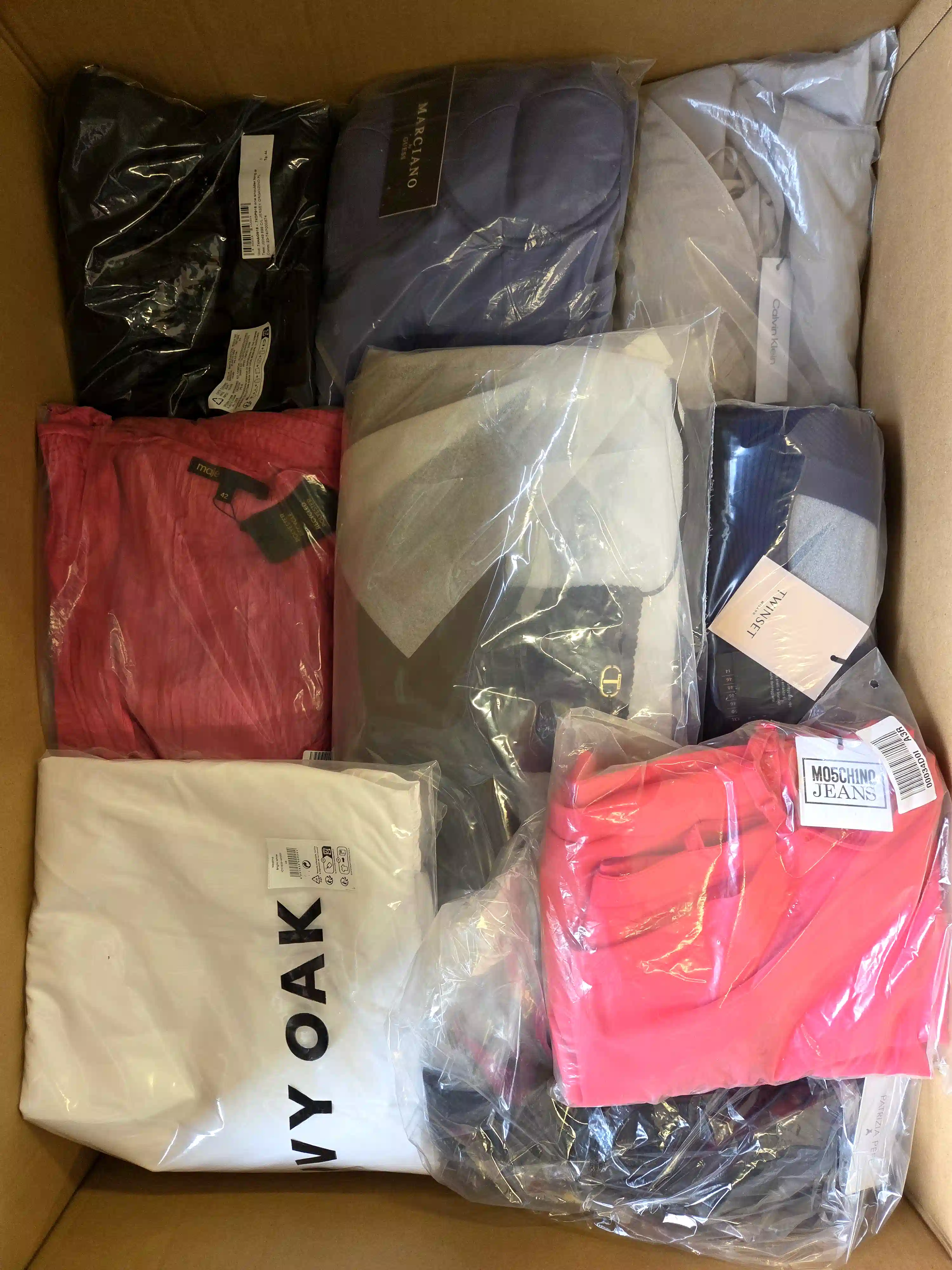 ADN127 3 The photo shows a package with clothing in the category A.