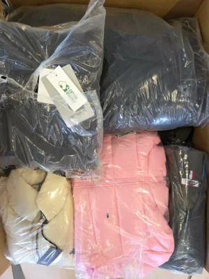 The photo shows a package with clothing in the category C.