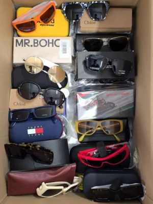 The picture shows a package with accessories in the category SG.