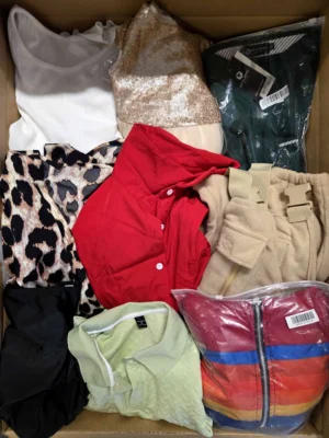 The photo shows a package with clothing in the category BSN.