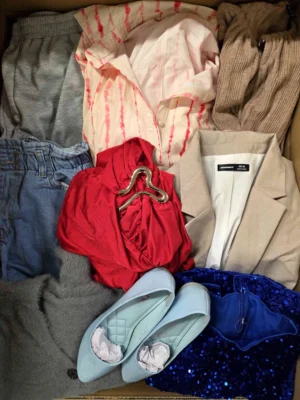 The photo shows a package with clothing in the category BSN.