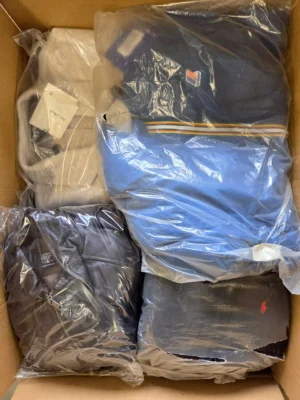 The photo shows a package with clothing in the category B.