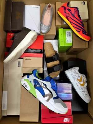 The photo shows a package with footwear in the category AS.
