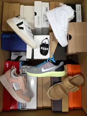 The photo shows a package with footwear in the category AS.