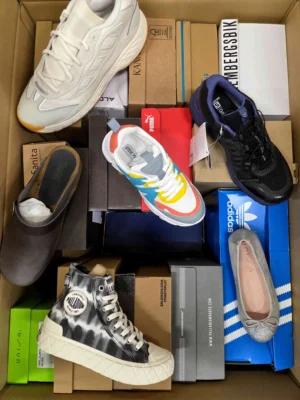 The photo shows a package with footwear in the category AS.