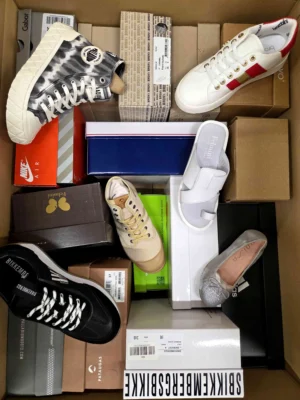 The photo shows a package with footwear in the category AS.