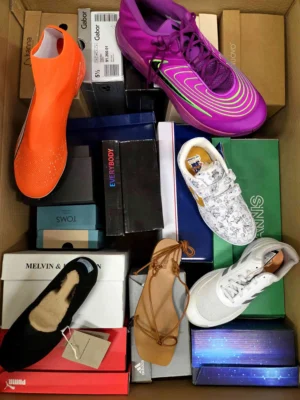 The photo shows a package with footwear in the category AS.