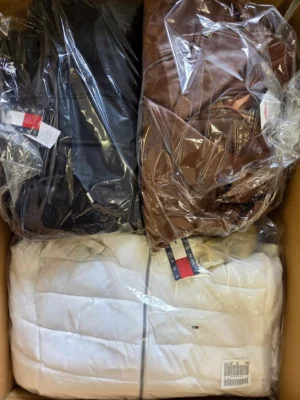 The photo shows a package with clothing in the category B.