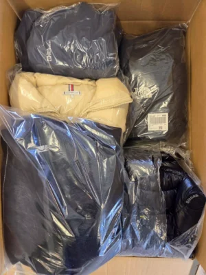 The photo shows a package with clothing in the category C.