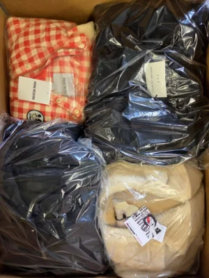 The photo shows a package with clothing in the category B.