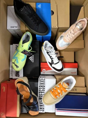The photo shows a package with footwear in the category AS.