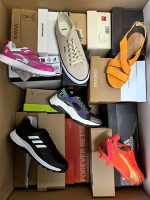 The photo shows a package with footwear in the category AS.