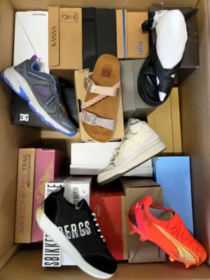 The photo shows a package with footwear in the category AS.