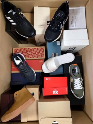 The photo shows a package with footwear in the category AS.