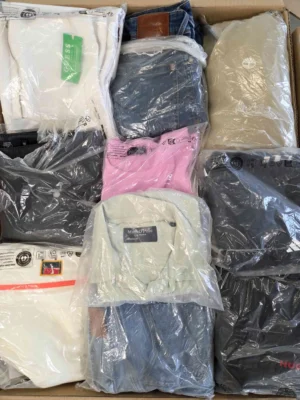 The photo shows a package with clothing in the category D.