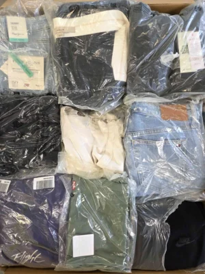 The photo shows a package with clothing in the category D.