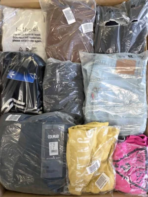 The photo shows a package with clothing in the category D.