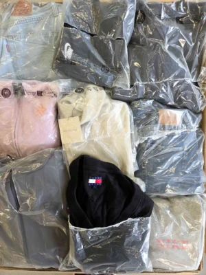 The photo shows a package with clothing in the category D.