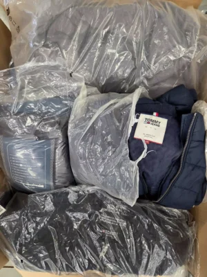 The photo shows a package with clothing in the category C.