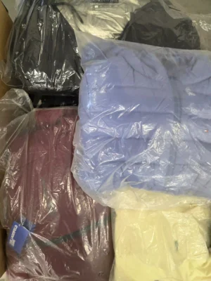 The photo shows a package with clothing in the category C.