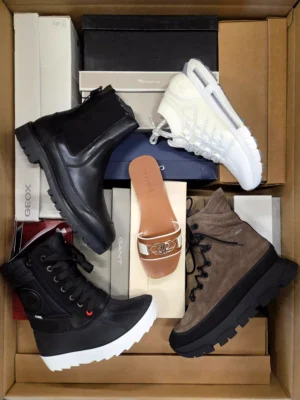 The photo shows a package with footwear in the category AS.