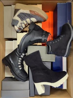 The photo shows a package with footwear in the category AS.