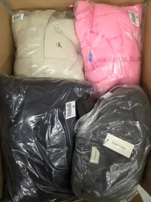 The photo shows a package with clothing in the category C.