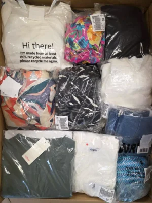 The photo shows a package with clothing in the category B.