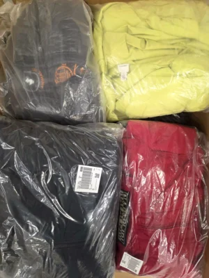The photo shows a package with clothing in the category C.