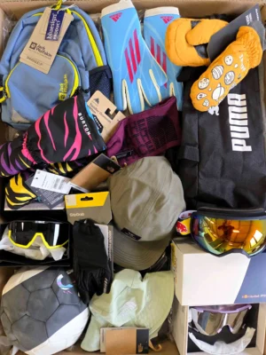 The picture shows a package with accessories in the category Z.