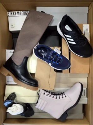 The photo shows a package with footwear in the category AS.