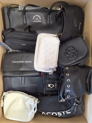 The picture shows a package with accessories in the category HC.