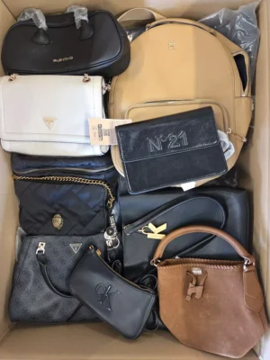 The picture shows a package with accessories in the category HC.