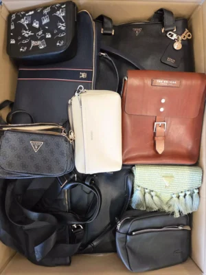 The picture shows a package with accessories in the category HC.