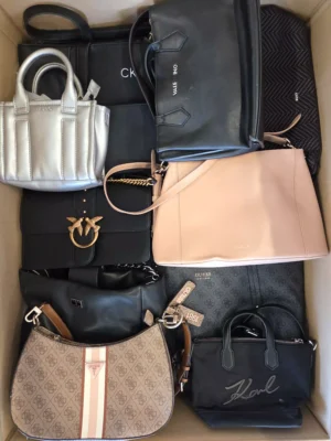The picture shows a package with accessories in the category HC.