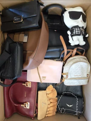 The picture shows a package with accessories in the category HC.