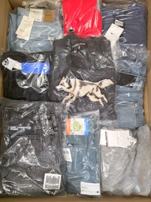 The photo shows a package with clothing in the category B.