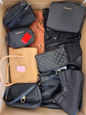 The picture shows a package with accessories in the category HC.