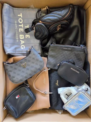 The picture shows a package with accessories in the category HC.
