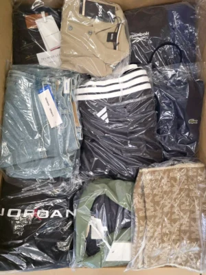 The photo shows a package with clothing in the category B.