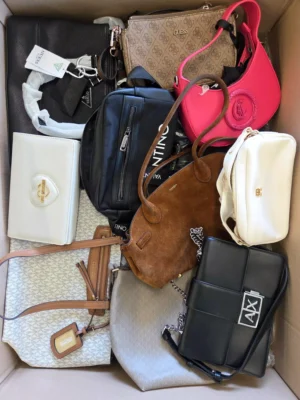 The picture shows a package with accessories in the category HC.