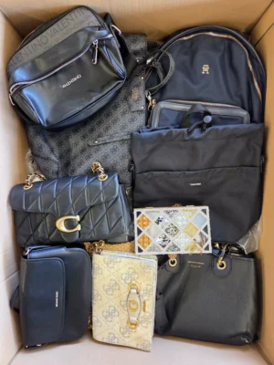 The picture shows a package with accessories in the category HC.