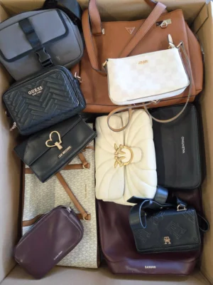 The picture shows a package with accessories in the category HC.