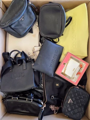 The picture shows a package with accessories in the category HC.