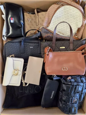 The picture shows a package with accessories in the category HC.