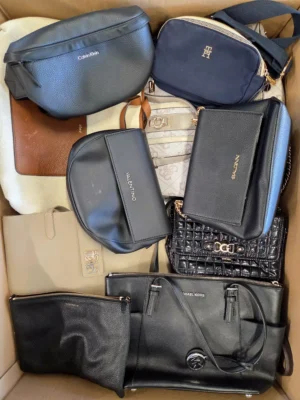 The picture shows a package with accessories in the category HC.