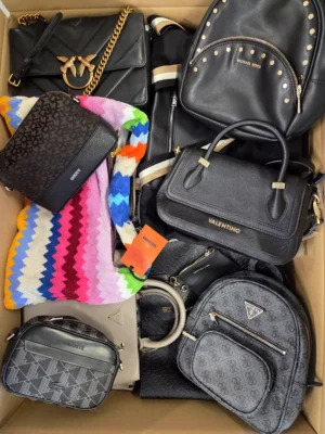 The picture shows a package with accessories in the category HC.